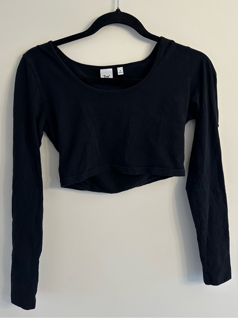 TNA Black Long-Sleeve Cropped Scoop Neck Top